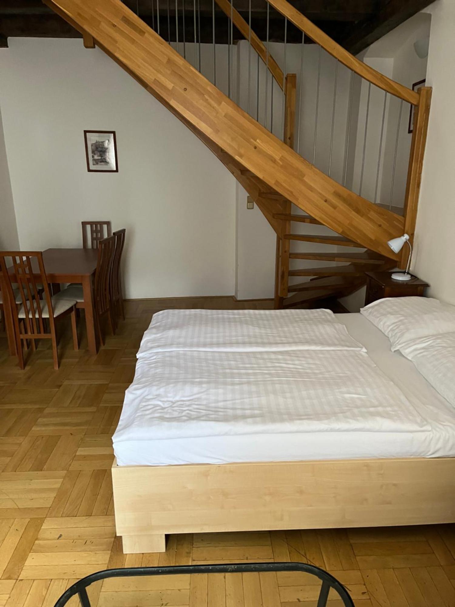 Residence U Vejvodu Прага Екстериор снимка